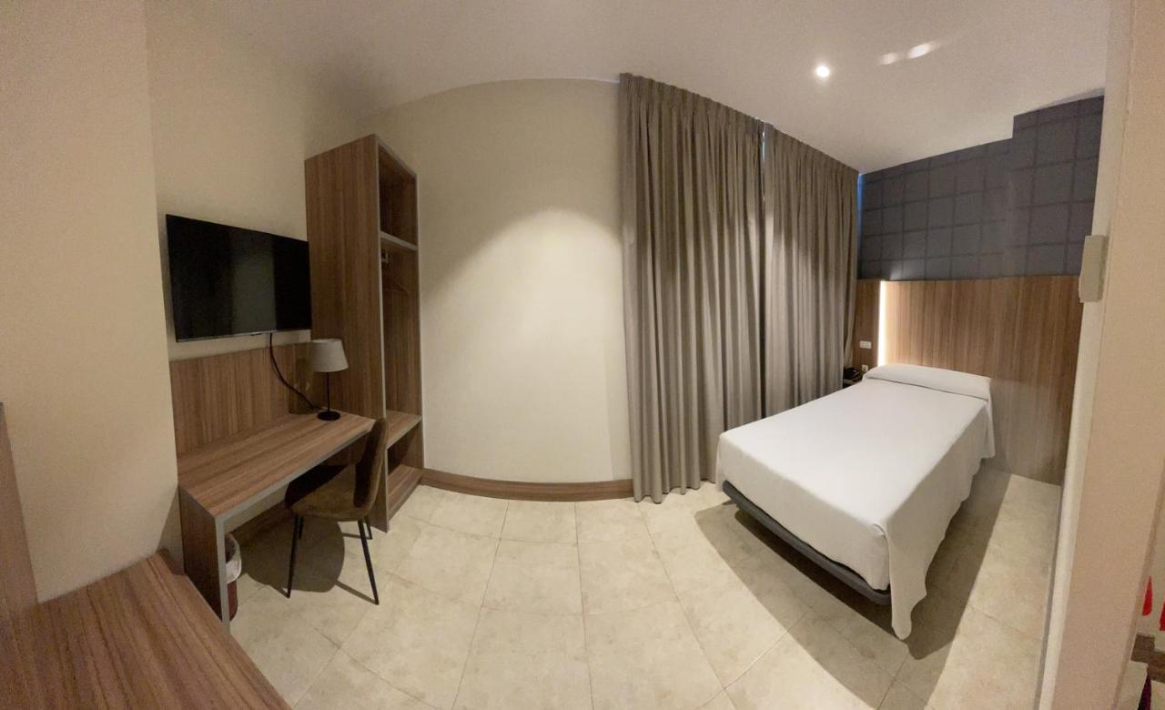 Hotel Camino Real Dueñas Exteriér fotografie