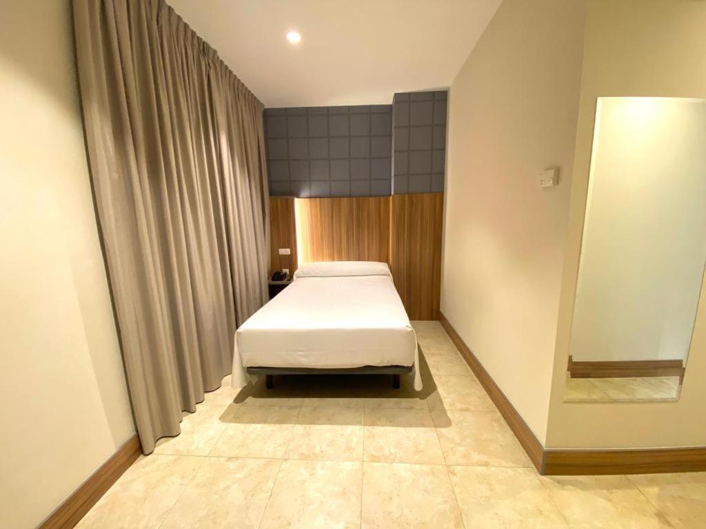 Hotel Camino Real Dueñas Exteriér fotografie