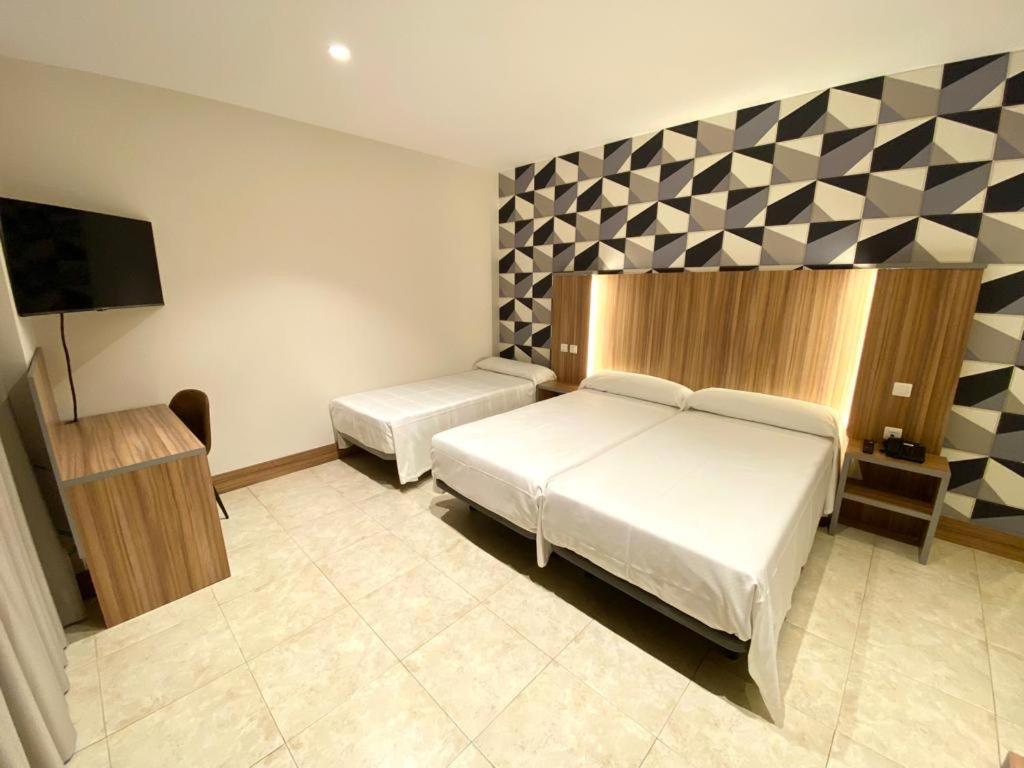 Hotel Camino Real Dueñas Exteriér fotografie