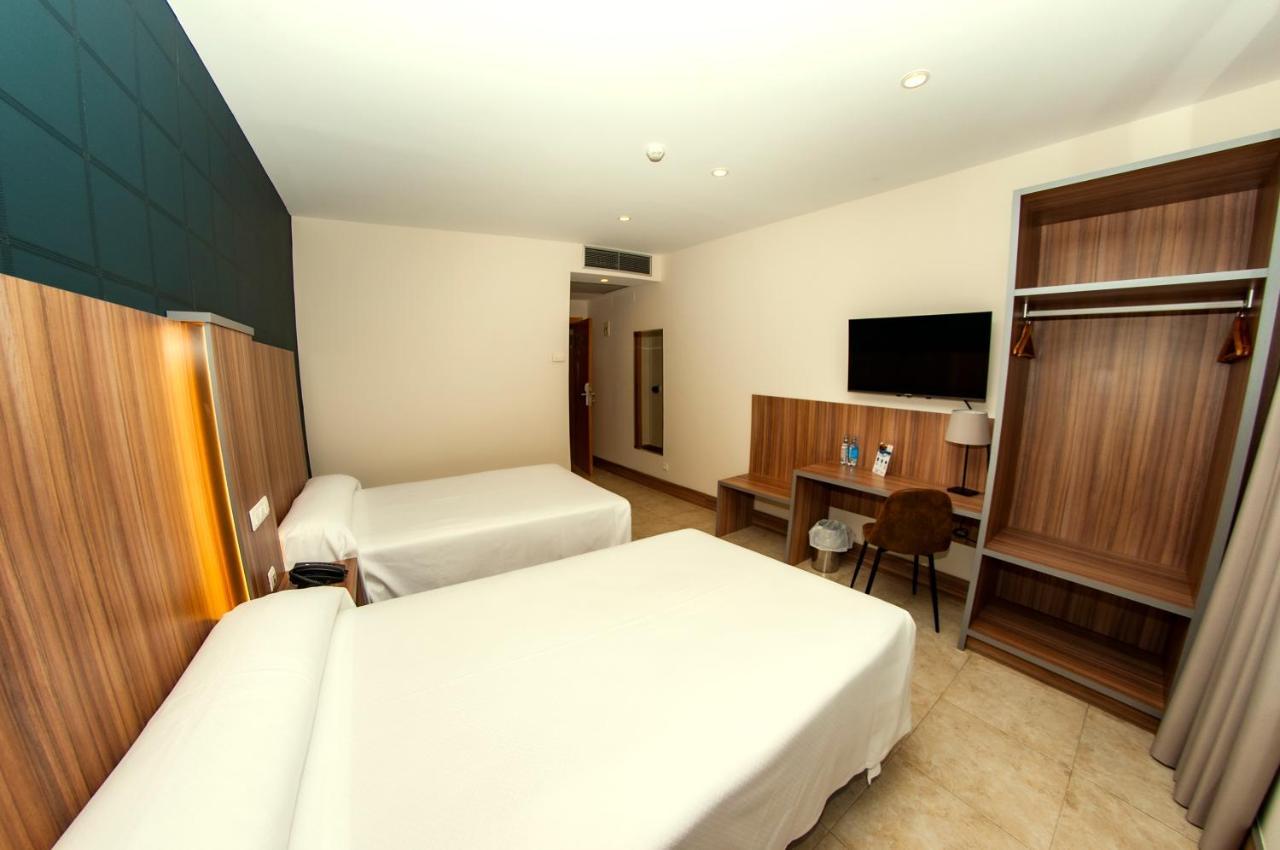 Hotel Camino Real Dueñas Exteriér fotografie