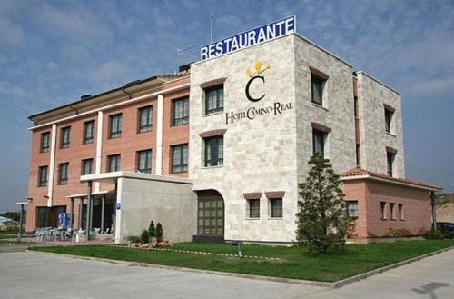 Hotel Camino Real Dueñas Exteriér fotografie