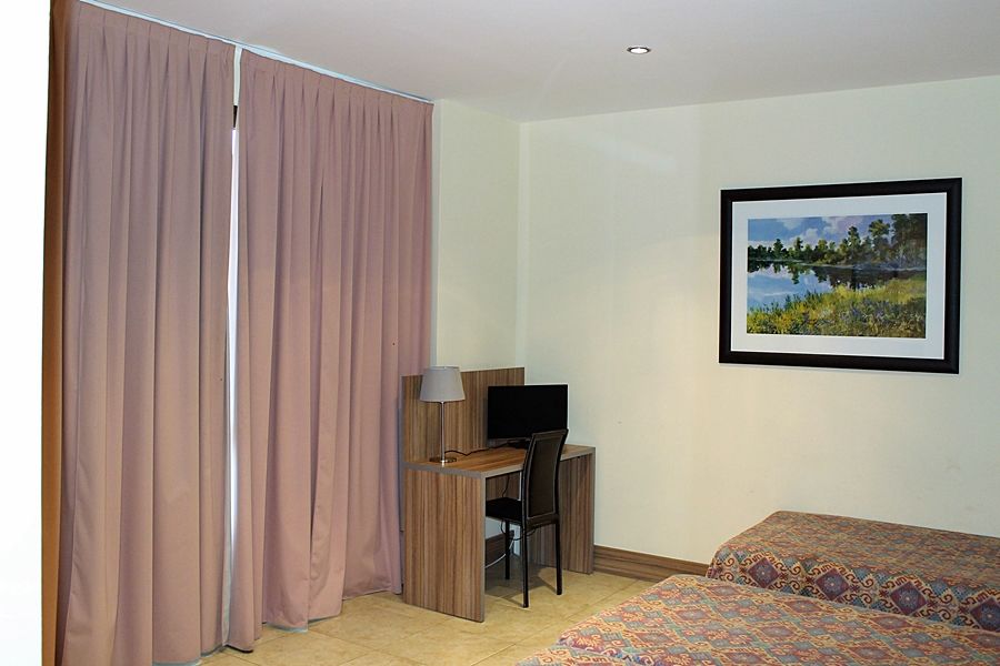 Hotel Camino Real Dueñas Exteriér fotografie